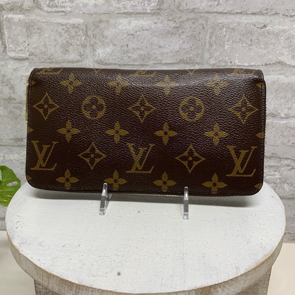 ⭐ Louis Vuitton Monogram Zippy Zip Around Long Wallet purse.
